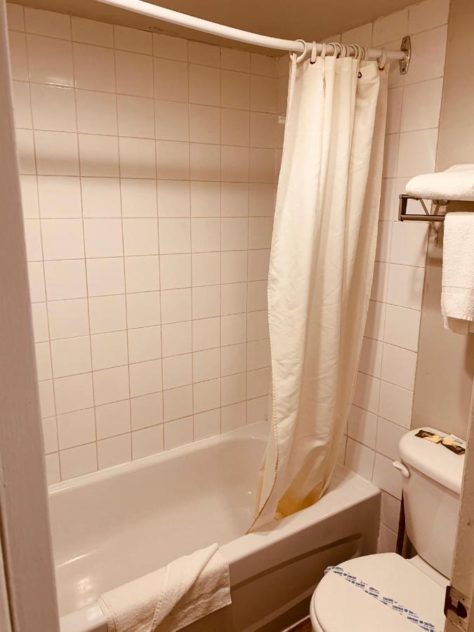 Red Carpet Inn & Suites Calgary Zewnętrze zdjęcie