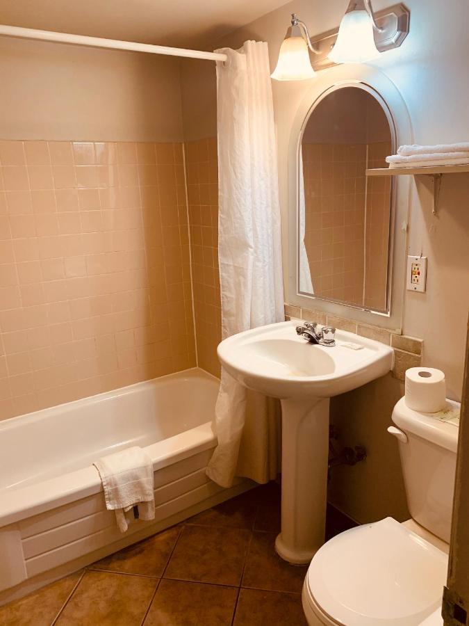 Red Carpet Inn & Suites Calgary Zewnętrze zdjęcie